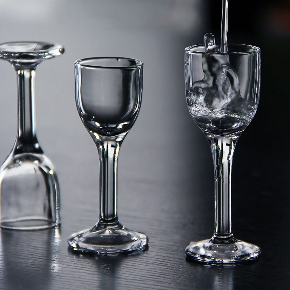 A set of 6 0.3/0.5 ounces machine-made lead-free glass wine glasses for Chinese liquor, 10ml / 15ml will be used
