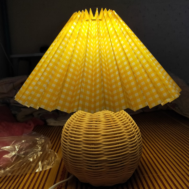 Vintage Rattan Lamp Table Korean Table Lamps for Bedroom Lamp Living Room Light Home Deco Creative Pleats Lamp with Led Bulb E27