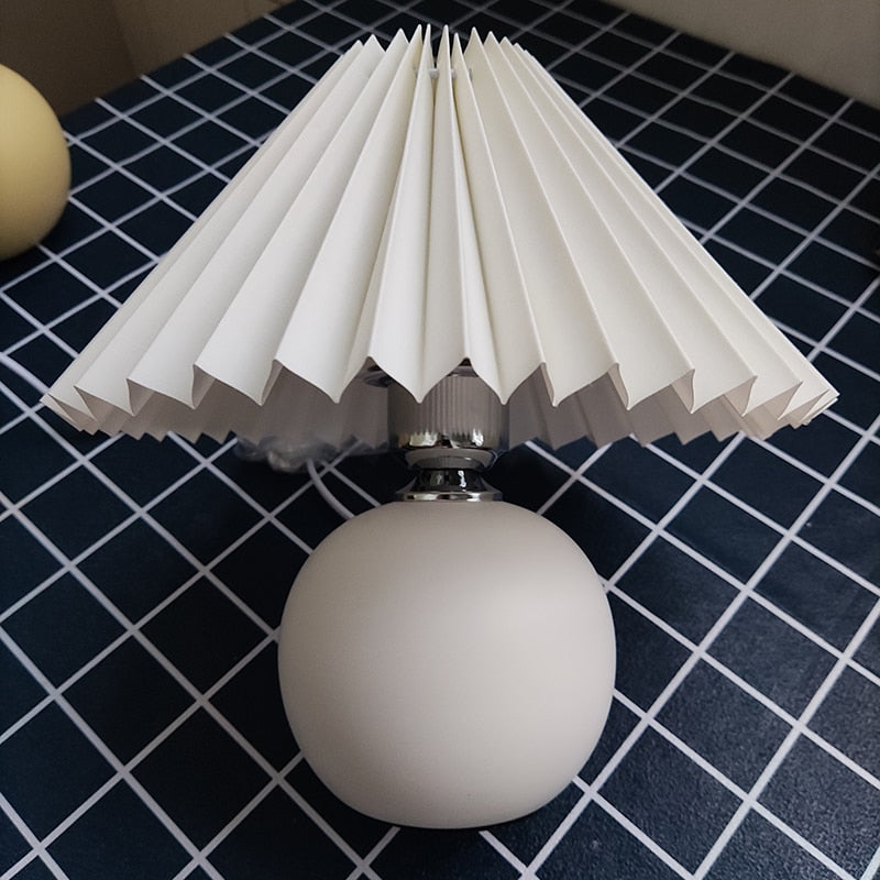 Vintage Rattan Lamp Table Korean Table Lamps for Bedroom Lamp Living Room Light Home Deco Creative Pleats Lamp with Led Bulb E27