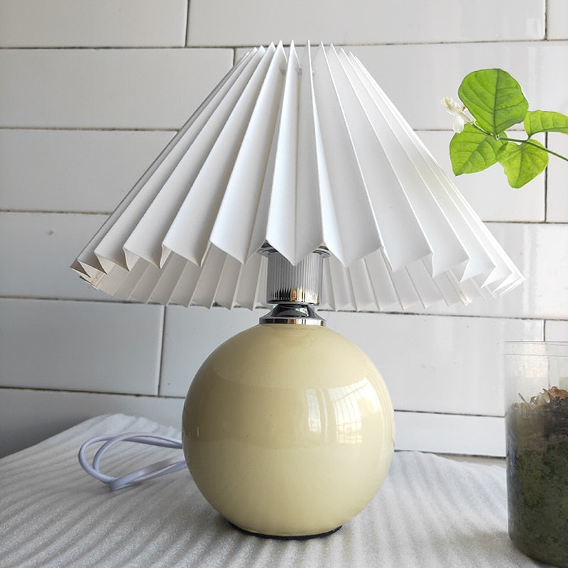 Vintage Rattan Lamp Table Korean Table Lamps for Bedroom Lamp Living Room Light Home Deco Creative Pleats Lamp with Led Bulb E27