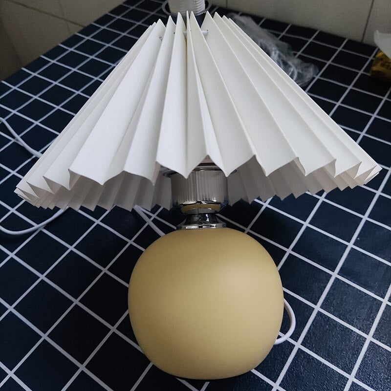 Vintage Rattan Lamp Table Korean Table Lamps for Bedroom Lamp Living Room Light Home Deco Creative Pleats Lamp with Led Bulb E27